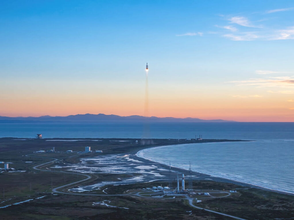 ロケットが打ち上がる写真